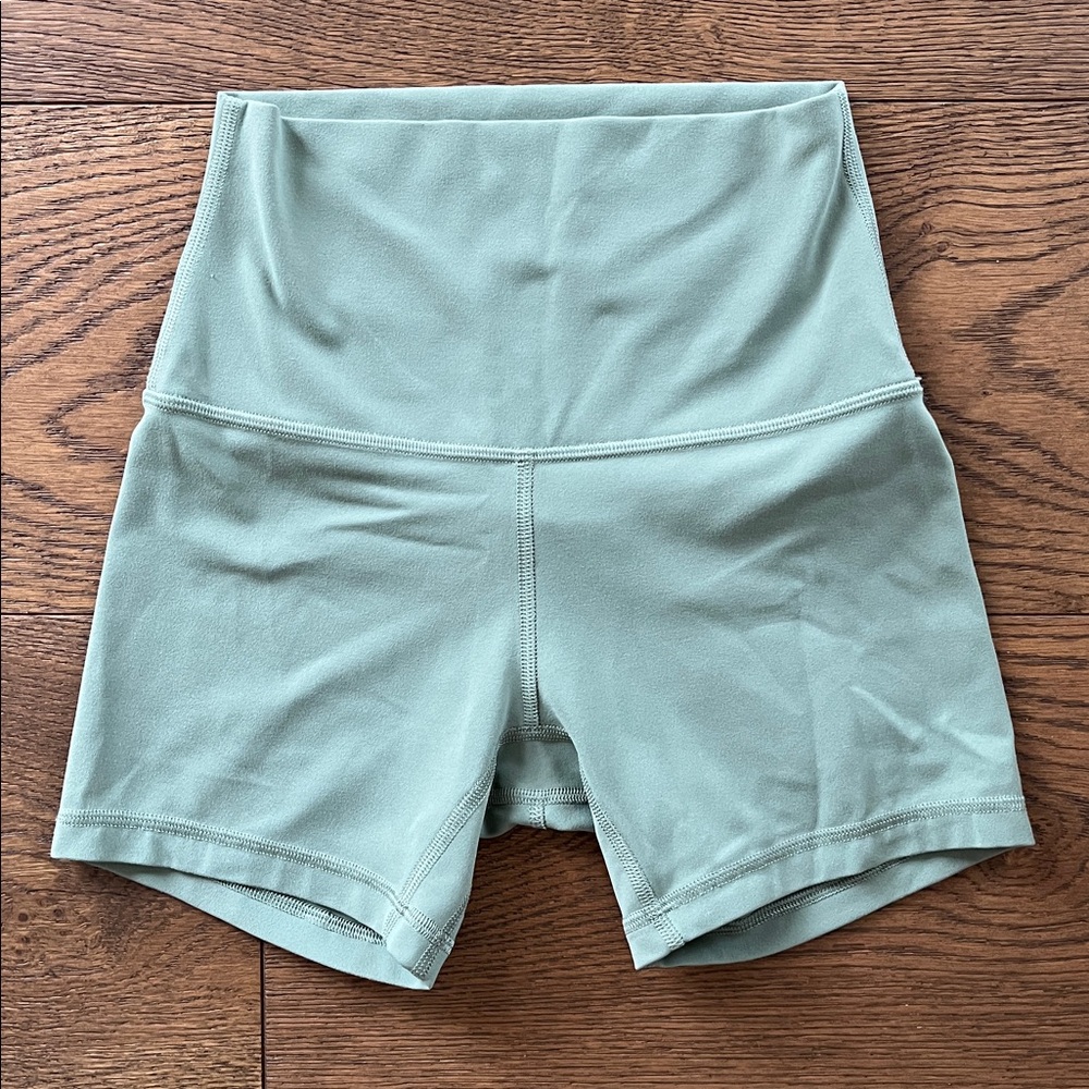 Lululemon Align High-Rise 4” shorts size 2 - Picture 2 of 3